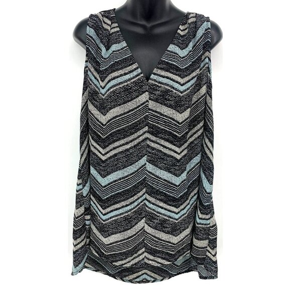 Torrid Women Top Size 1 1X Plus Chevron Sleeveless V Neck Hi Low Hem Pullover - Picture 1 of 7